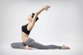 Một số động tác kéo giãn trong Yoga có thể giúp bạn trải qua cơn đau thắt đầu tiên