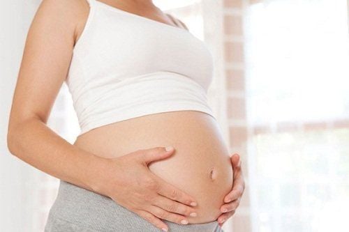 Pregnant women can massage their belly with their hands to treat constipation in the middle 3 months of pregnancy.

