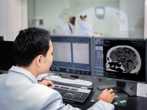 
Chụp MRI não cho bệnh nhân
