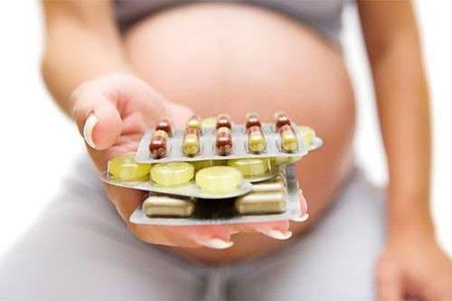 Pregnant women should not take iron and calcium at the same time