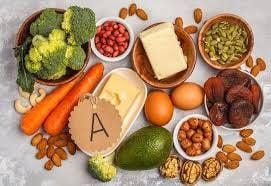 
Vitamin A có trong rất nhiều thực phẩm như trái cây, rau xanh, trứng, sữa nguyên kem, bơ, thịt...
