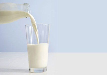 Nutrition experts recommend not drinking calcium with milk.
