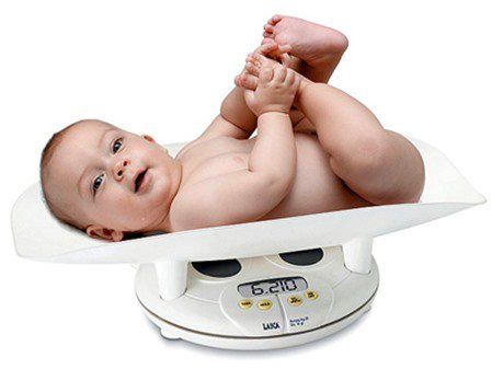 Cần làm gì khi trẻ sơ sinh tăng cân không đáng kể sau nhiều tháng?