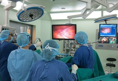 Laparoscopic surgery to treat perforated gastric ulcer - duodenal bulb