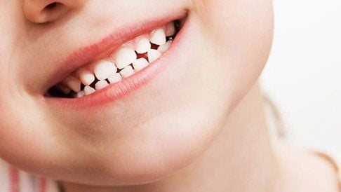 Baby teeth: When will they grow and fall out?