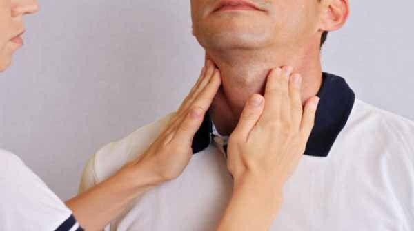 How is early stage thyroid cancer treated? | Vinmec