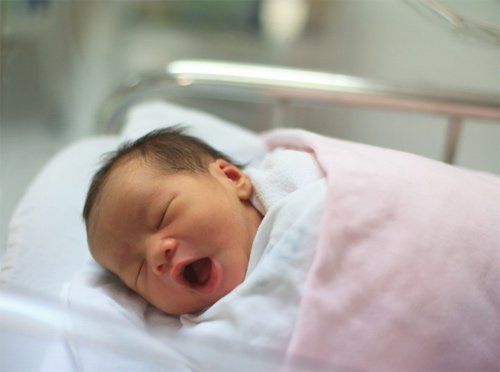 Trẻ sơ sinh bị hở hàm trên có nguy hiểm không?