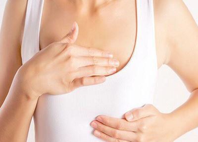 Xuất hiện nốt mụn nhỏ và đau ở đầu ngực là bị làm sao?