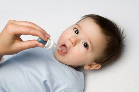 Trẻ uống vắc-xin bại liệt sau 90 phút bị ọc sữa thì có cần uống lại không?