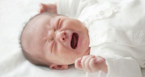 Bé 3 tháng tuổi ngày ngủ 45-60 phút, đêm ngủ ít có phải bị rối loạn giấc ngủ không?