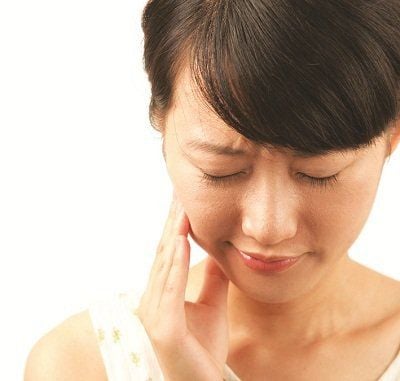 Khớp hàm đau mỏi khi nói chuyện nên làm gì?