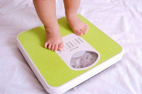 Trẻ 21 tháng được 9,8kg, biếng ăn nên bổ sung thêm những chất gì?