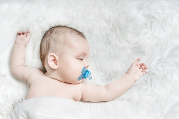 Pacifiers for babies: Benefits, risks and more | Vinmec