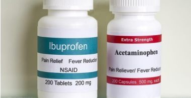 
Sử dụng thuốc hạ sốt không kê đơn như acetaminophen và ibuprofen để hạ sốt
