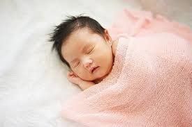 Bé 3 tháng tuổi ngủ không ít không sâu giấc có phải thiếu canxi không?