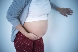 Pain in the right side of the abdomen at 30 weeks pregnant is a sign of what disease?