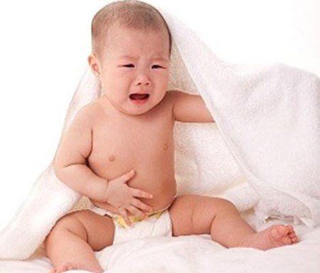 Nguyên nhân trẻ sơ sinh rối loạn tiêu hóa? Kích thích trào ngược ở trẻ có dấu hiệu gì?