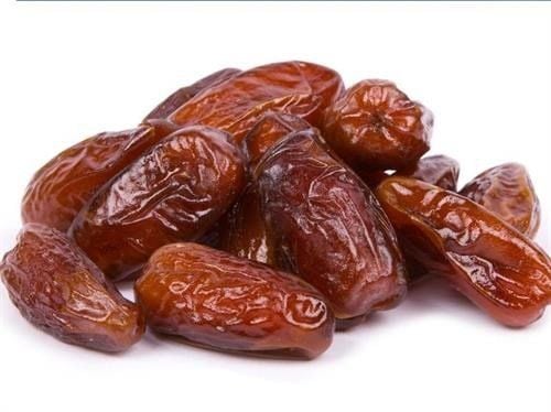 When is the best time to eat dates?