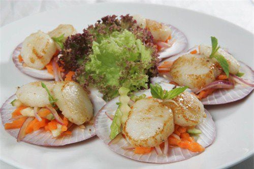 Does eating scallops help control cholesterol?