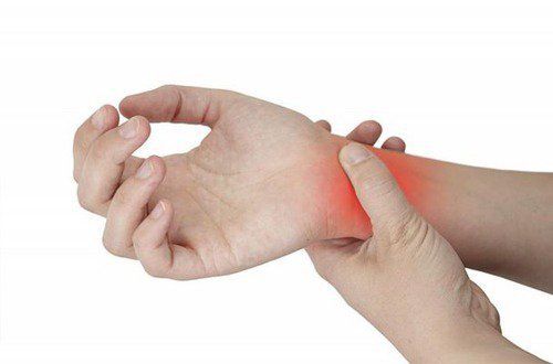 Nguyên nhân gây đau khớp cổ tay kéo dài 2 năm là gì?