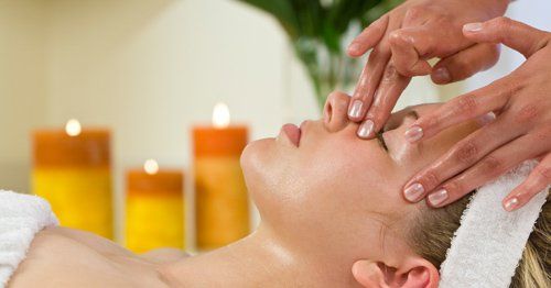 What are the benefits of facial massage with coconut oil?