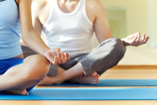 
Người bị đau khớp do viêm khớp dạng thấp có thể luyện tập Yoga
