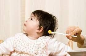 Trẻ 8 tháng biếng ăn phải khắc phục thế nào?