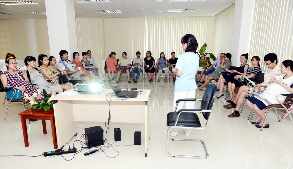 Tham dự các lớp tiền sản để chuẩn bị tâm lý cũng như kiến thức cơ bản để sẵn sàng chào đón con yêu