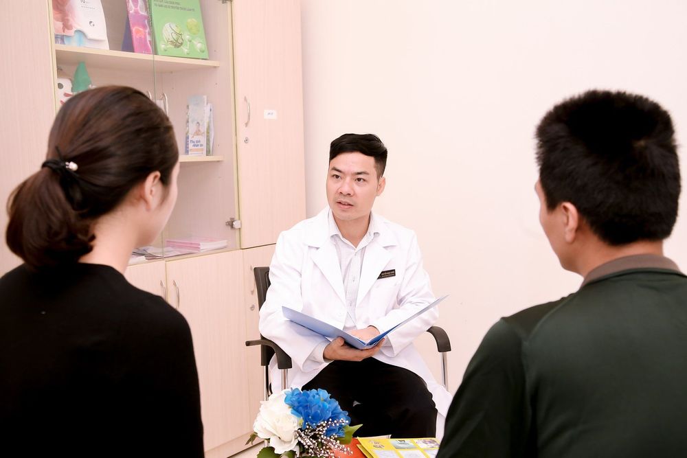 
Trước khi tiến hành IVF, cả 2 vợ chồng cần được kiểm tra sức khỏe toàn diện.
