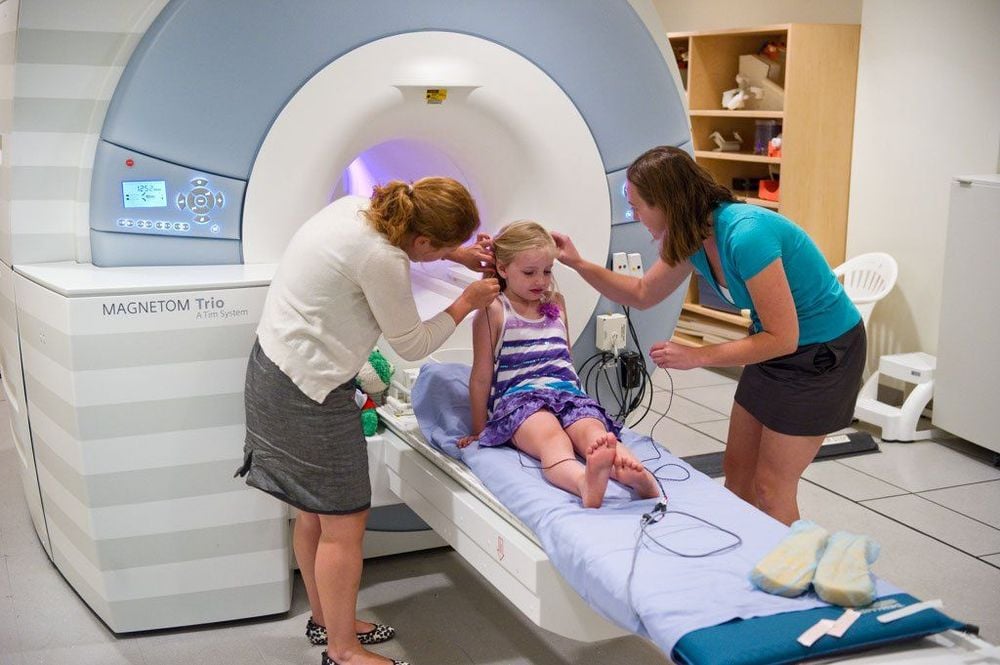 
Chụp MRI kiểm tra hoạt động não của trẻ
