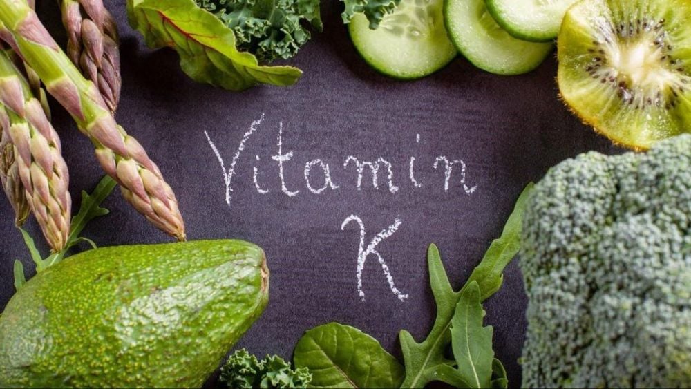 
Vitamin K là một loại vitamin được tìm thấy trong các loại rau lá xanh, bông cải xanh và cải Brussels
