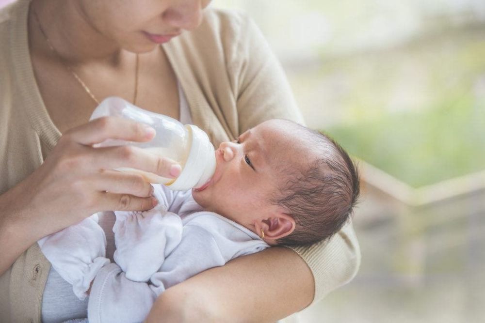 
Có 4 nguyên nhân chính là không dung nạp lactose nguyên phát, không dung nạp lactose thứ phát, không dung lactose bẩm sinh và thiếu hụt men lactose.
