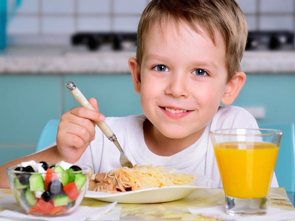 Children with tonsillitis should eat zinc-rich foods.