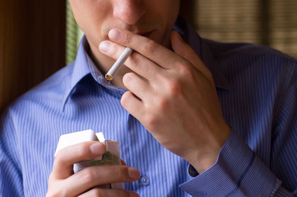 Hút thuốc lá hay thuốc lào làm tăng nguy cơ bị ung thư dạ dày