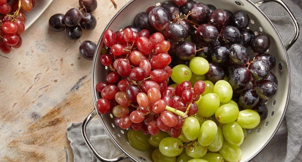 Eating grapes before sleeping is good for patients with hypertension