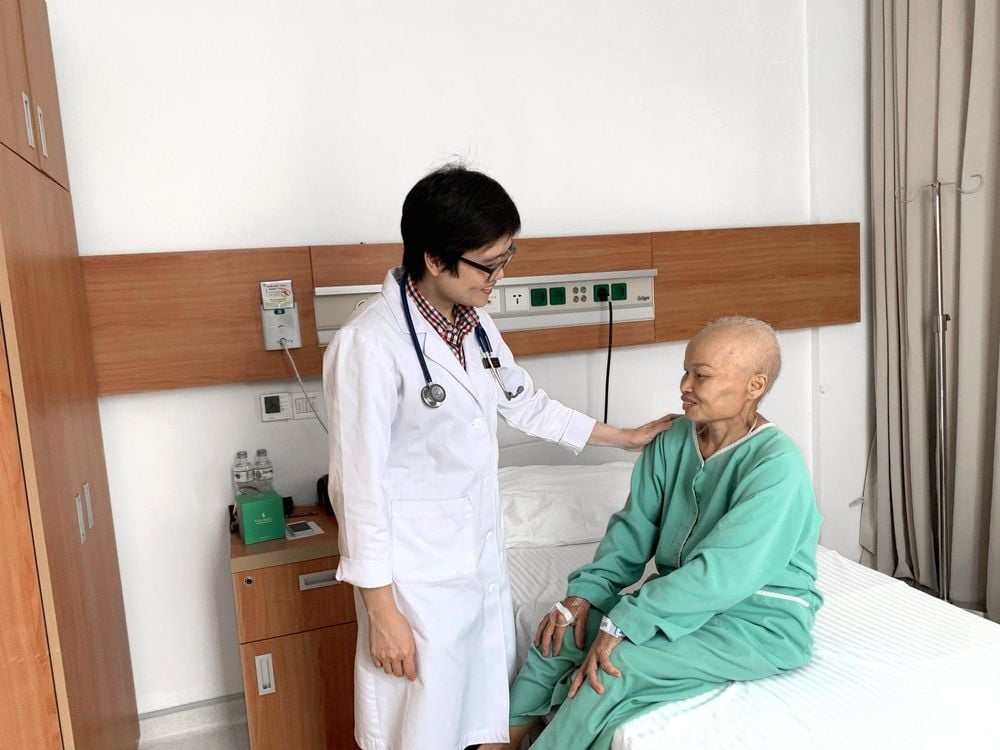 
After receiving active therapy for a while, Mrs. Lieu's health has improved, and she is now working at Vinmec to maintain the intra-abdominal chemical pump.
