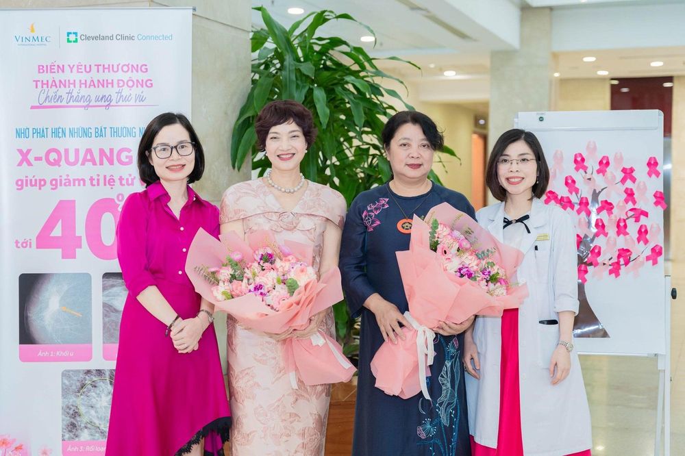 
The event also featured many healthcare experts and notably Ms. Nguyen Thi Thu Thuy - Vice Chairwoman of Hanoi Women's Union.
