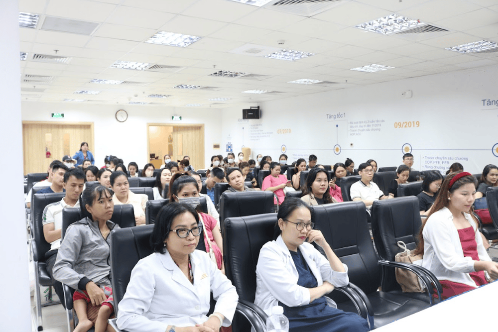 
Several future parents participate in the workshop
