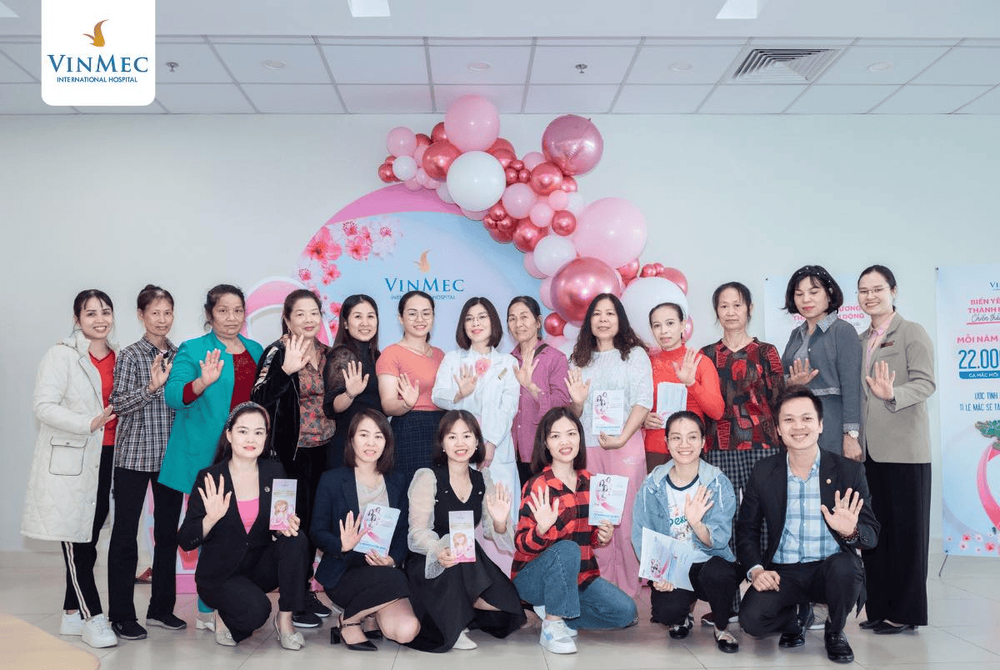 
On November 18, Vinmec Hai Phong welcomed nearly 100 pink warriors on the PinkWin journey, turning love into victorious actions against breast cancer
