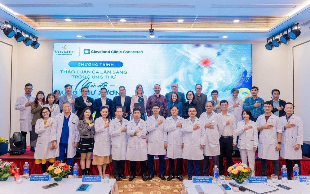 
Buổi hội thảo hội chẩn các ca u xương và phần mềm của Trung tâm Sarcoma Vinmec có sự tham gia của các chuyên gia đến từ Hệ thống Y tế Cleveland Clinic
