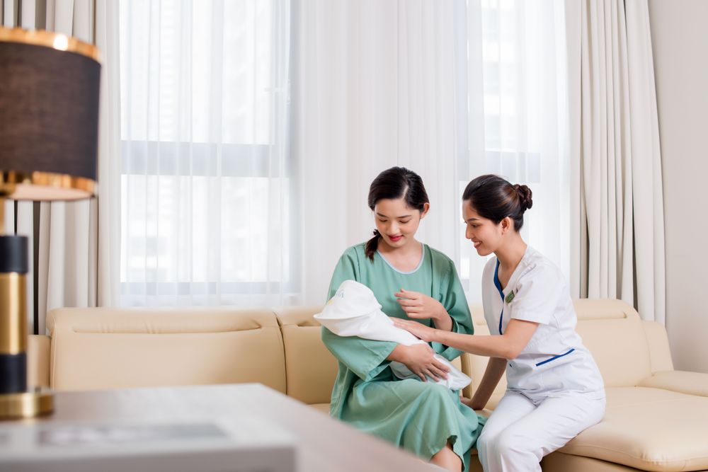 Các bệnh lây qua đường tình dục cũng có thể truyền từ mẹ sang con trong quá trình mang thai và sinh nở.