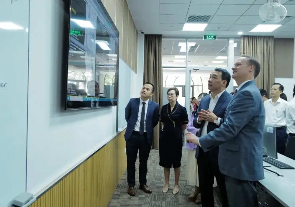Leaders of the Ministry of Health, representatives of the U.S. Embassy in Vietnam, along with Vinmec and GE, discussed the new training model.