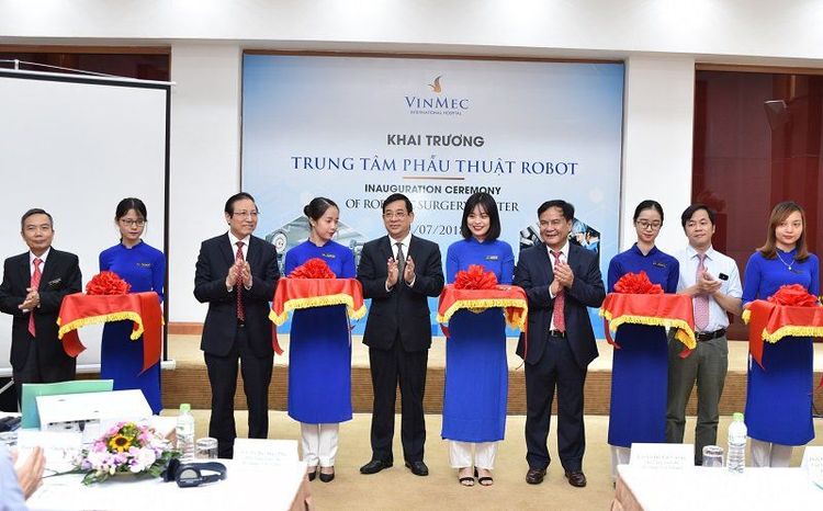 THE FIRST PRIVATE ROBOTIC SURGERY CENTER IN VIETNAM GRAND OPENING