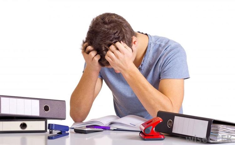 
Mệt mỏi và stress kéo dài khiến tâm lý không ổn định có thể dẫn tới xuất tinh sớm ở nam giới.
