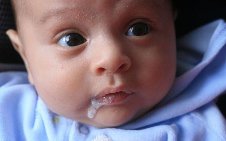 6 habits mothers should maintain to reduce vomiting in babies