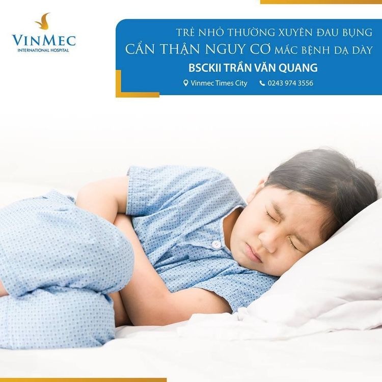 Bệnh nhi có thể thường xuyên bị đau bụng, đặc biệt là vùng thượng vị