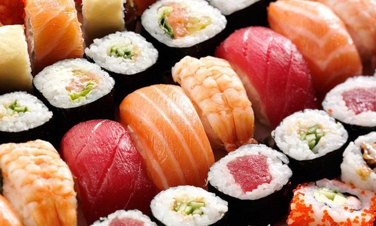 
Không ăn sushi cá sống. Cần nấu chín các loại thịt bò, lợn, gà, vịt, v..v..
