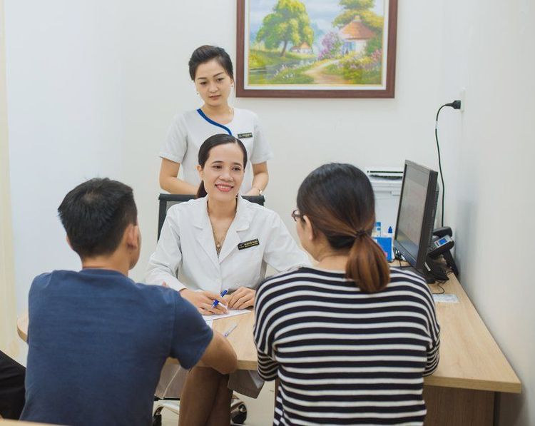 
Bác sĩ tư vấn và chăm sóc sức khỏe trước khi mang thai tại Vinmec
