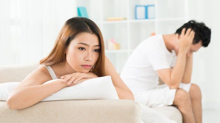 
Màng trinh dày làm cho bạn gái bị đau khi quan hệ
