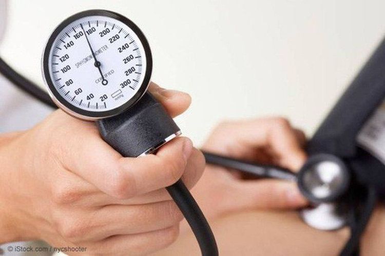 Các dấu hiệu điển hình của dị dạng mạch máu não là tăng huyết áp và các triệu chứng khác kèm theo